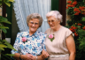 1989-09-22 Anne Kok met de oudste zus Gaarthuis